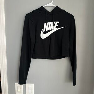 Cropped Nike sweatshirt